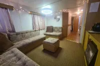 Cozy Cardiff Cabin Retreat Sleeps 6 by Aimee Hotels in Grangetown