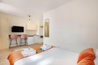 La Lumière de Paris Hotels in Levallois-Perret