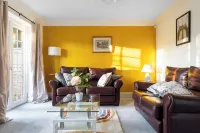 Purley House-Sleeps 8-Near Gatwick-Games Room