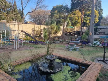 Emerald Guesthouse Отели в г. Кемптон Парк