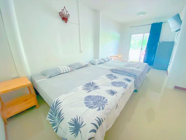 Chomlay Restaurant & Room for Rent Hotels in Mueang Rayong District