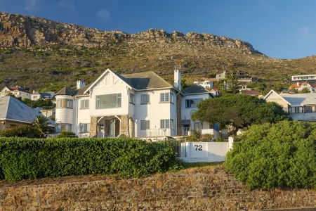 Sunny Cove Manor Отели рядом с достопримечательностью «Fish Hoek Beach»