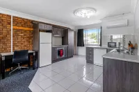 Leichhardt Motor Inn - parkir