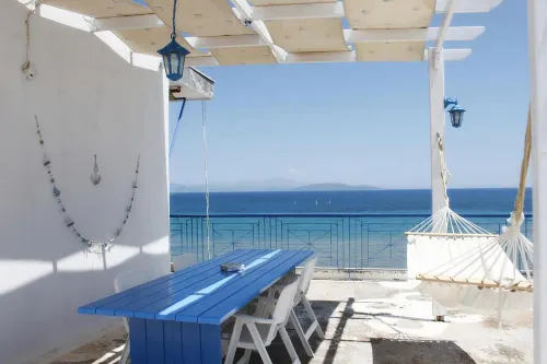 Penthouse & Apartments by the Sea Airport Airstay - parking
