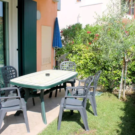 Elegant Holiday Home in Lazise with Swimming Pool Near Lake