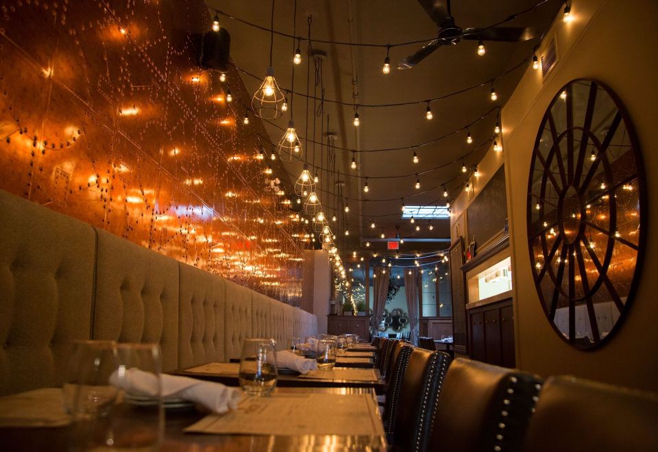 머서 호텔 다운타운의 세련된 객실이나 레스토랑 내부