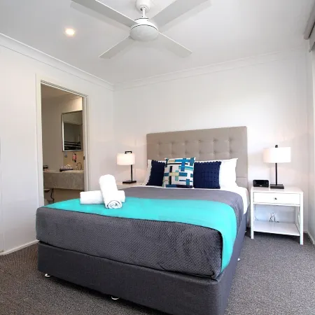 Apartments 521