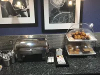 Wingate by Wyndham Springfield - breakfast