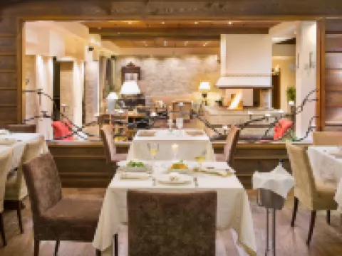 Country Club Hotel & Suites Hotels in Potamia