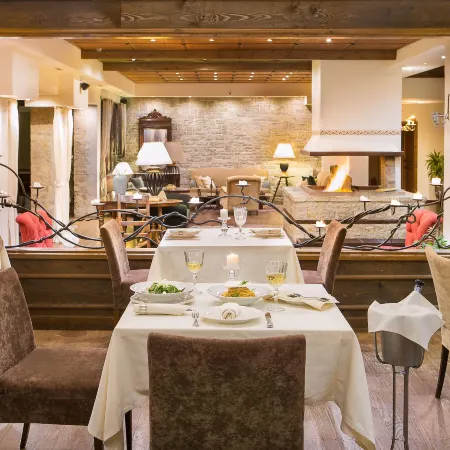 Country Club Hotel & Suites