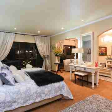 Shangri-La Manor Rooms