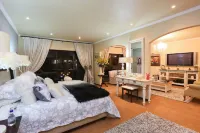 Shangri-La Manor Hotels in Wilderness