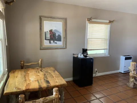 Tioga Lodge at Mono Lake Unggulan Photos