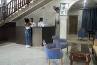 Kislas Luxury Hotel - parking