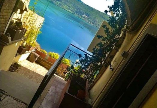 자쿠지가 있는 호수 전망 숙소