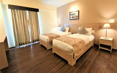 Starlit Suites Shirdi Отели рядом с достопримечательностью «Shree Saibaba Sansthan Trust, Shirdi»