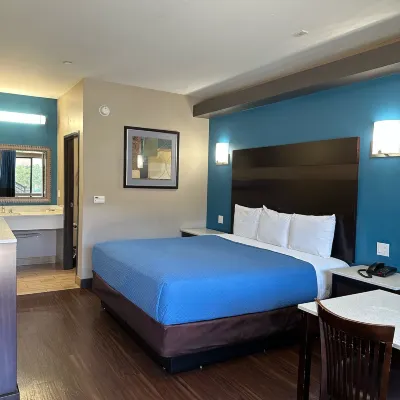 Crystal Palace Inn Hotels near Vernon