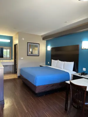 Crystal Palace Inn Hotels in Huntington Park
