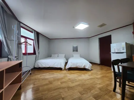 sorakyhostel