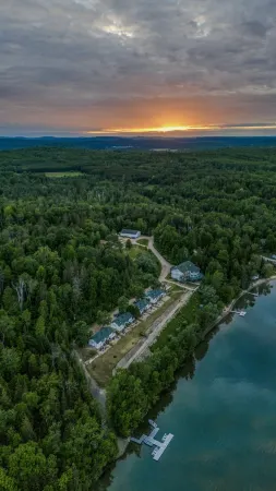 Pimishka Domaine Nature - Chalets Отели в г. Ла Вале-де-ла-Гатино