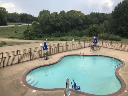 Weston Inn & Suites Отели в г. Cherokee County