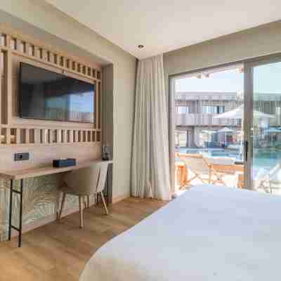 Senseana Sea Side Resort & Aquadventure Rooms