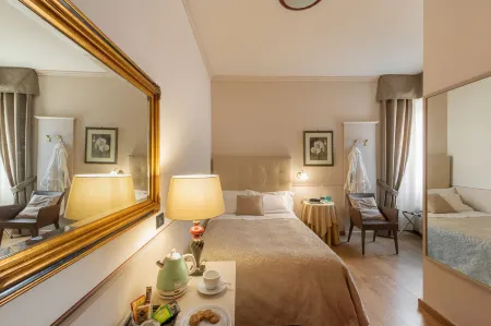 Hotel Ambasciatori Отели рядом с достопримечательностью «Via delle Grazie»