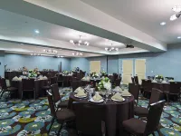Oxford Suites Silverdale Hotels in Kitsap County