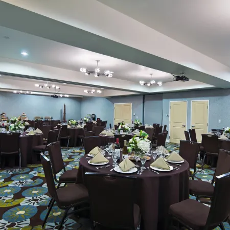 Oxford Suites Silverdale