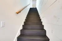 Historic New Market Retreat w/Washer and Dryer Hotels in New Market