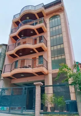 RedDoorz Hostel @ Faes Transient House Các khách sạn ở Baguio