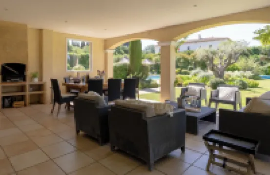 Splendid Provencal Villa with Air-Conditoning, Heated Pool and Outside kitchen