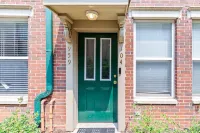 Condo in the Highlands walkable to restaurants, bars, and shopping