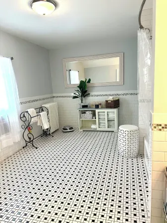 Waterfront Farmhouse on Cayuga Lake - Winter Availability