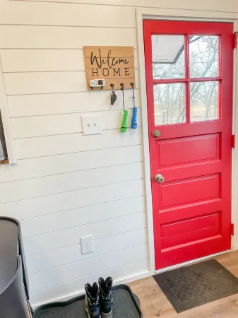 Lakefront Relaxation and Stunning Views - Charming Glamping Escape