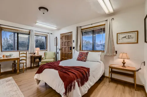 Stunning Sunset Views and Scenic Hiking Trails - Serene Desert Oasis