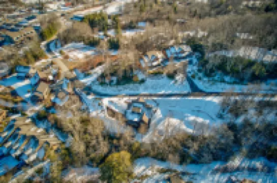 Modern Design and Scenic Deck Views - Exquisite Mountain Retreat