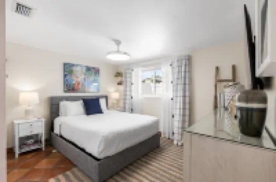 Private Heated Pool and EV Charger - Charming Island Retreat