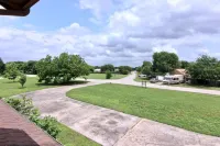 Riverside Escape - Waterfront, Spacious, Sunny Oasis