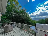 Breathtaking Mountain Views and Cozy Fireplace - Stunning Modern Retreat