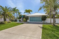 Private Beach, Pool Table and Spa Pool - Stunning Tropical Oasis