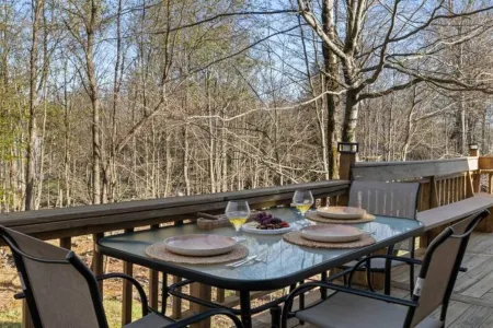 New! Pool/Hiking/Gym/Lake/Golf/karaoke/firepit