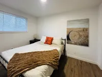 Charming Cowboy Retreat with Cozy Living and Rustic Decor - Delightful Getaway