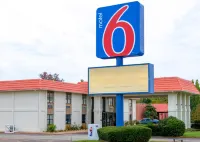 Motel 6 Palestine, TX Hotels near Historic Howard House 1848
