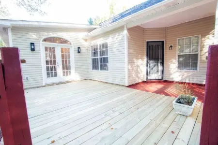 Secluded Hideaway near Mobile Bay-3/2 One story Отели в г. Болдуин