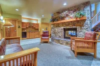 Walk to slopes - Village condo with balcony, views, hot tubs, & gym