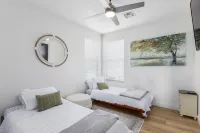 Beautiful Interior and Backyard Oasis - Charming Luxury Escape