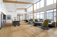 Modern Apt DT - Parking, Gym & Hot Tub!