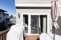 Vaulted Ceilings and BBQ Deck with Scenic Views - Stunning Oasis