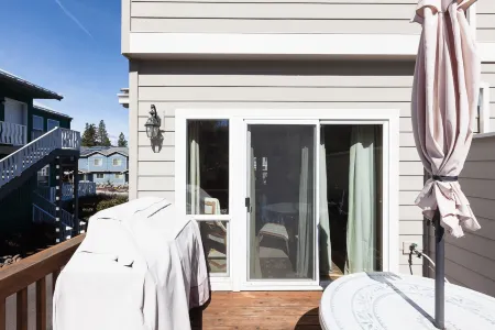 Vaulted Ceilings and BBQ Deck with Scenic Views - Stunning Oasis